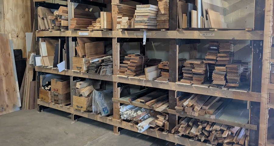 Stelling met hout